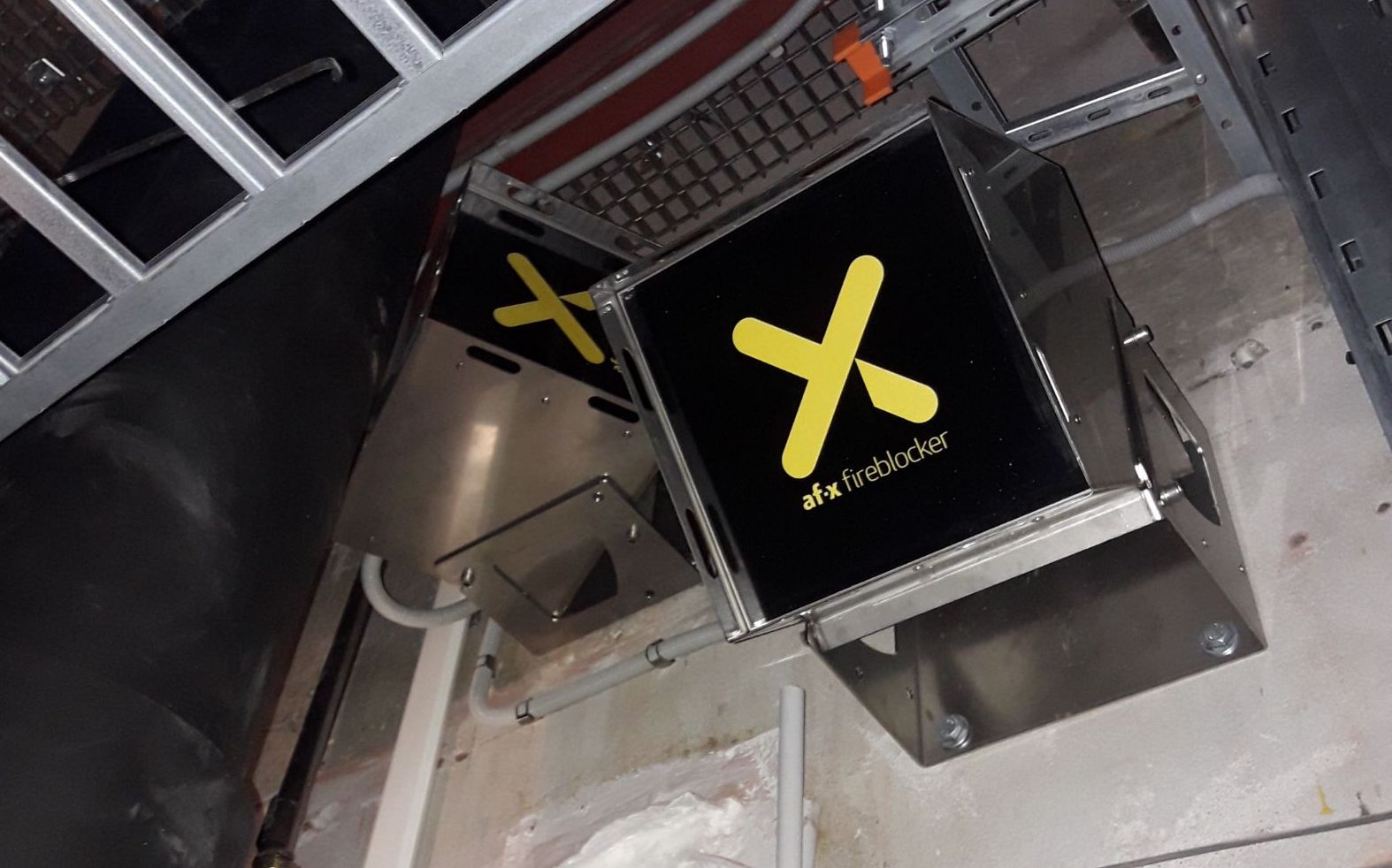 Teknik odaya monte edilmiş AF-X Fireblocker